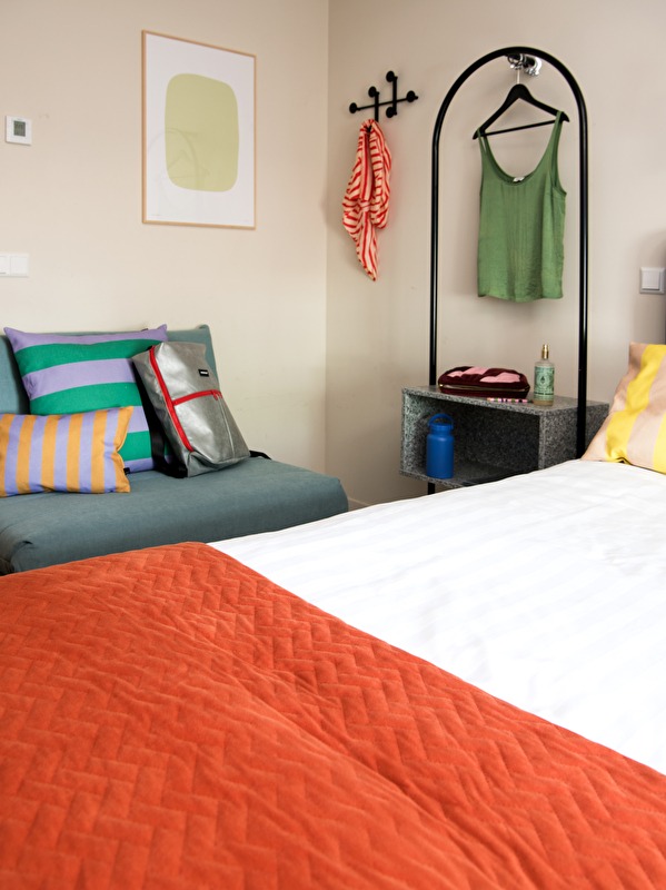 De Standaard kamer bed en bank